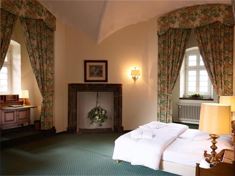 Hotel Und Restaurant Burg Schnellenberg Attendorn Eksteriør bilde