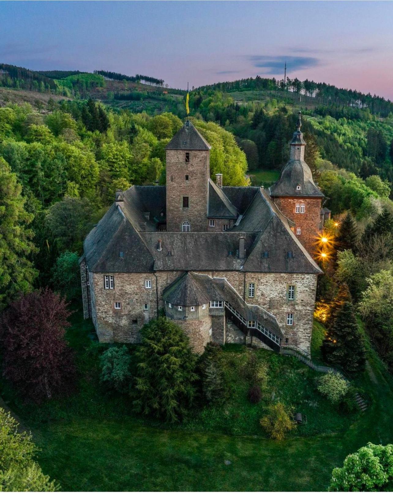 Hotel Und Restaurant Burg Schnellenberg Attendorn Eksteriør bilde